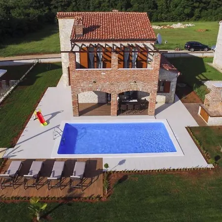 House In With Terrace, Air Conditioning, Wifi, Washing Machine *