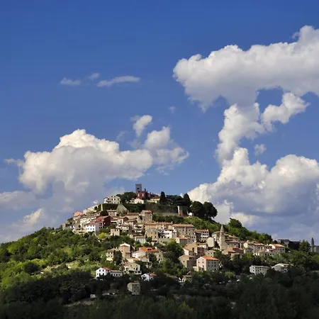 House In With Terrace, Air Conditioning, Wifi, Washing Machine Ferienhaus Svetvinčenat