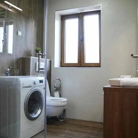 House In With Terrace, Air Conditioning, Wifi, Washing Machine Svetvinčenat