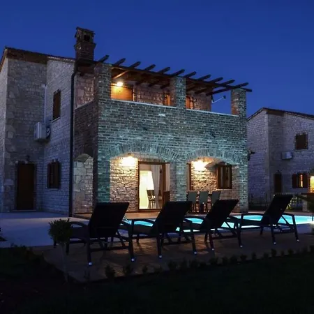 House In With Terrace, Air Conditioning, Wifi, Washing Machine *