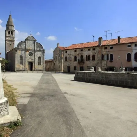 Ferienhaus House In With Terrace, Air Conditioning, Wifi, Washing Machine Svetvinčenat