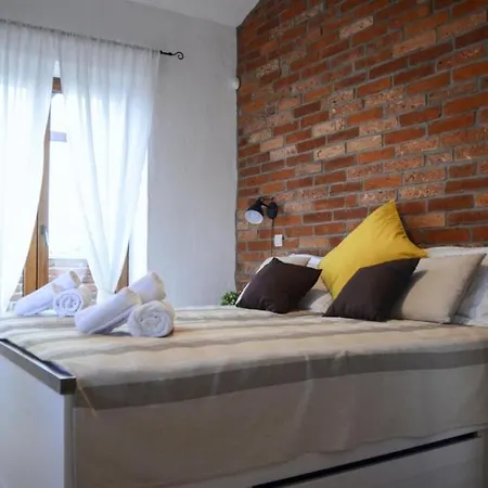 House In With Terrace, Air Conditioning, Wifi, Washing Machine