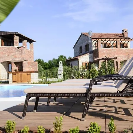 House In With Terrace, Air Conditioning, Wifi, Washing Machine 펜션 Svetvinčenat