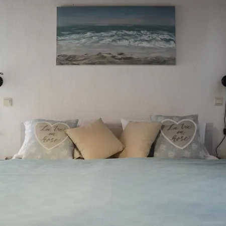 House In With Terrace, Air Conditioning, Wifi, Washing Machine *