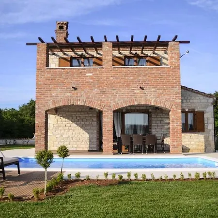 House In With Terrace, Air Conditioning, Wifi, Washing Machine *