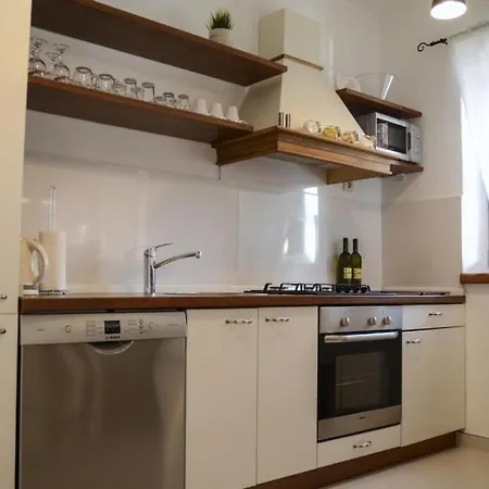 House In With Terrace, Air Conditioning, Wifi, Washing Machine Svetvinčenat