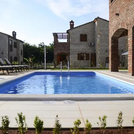 House In With Terrace, Air Conditioning, Wifi, Washing Machine *