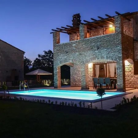 House In With Terrace, Air Conditioning, Wifi, Washing Machine Ferienhaus Svetvinčenat